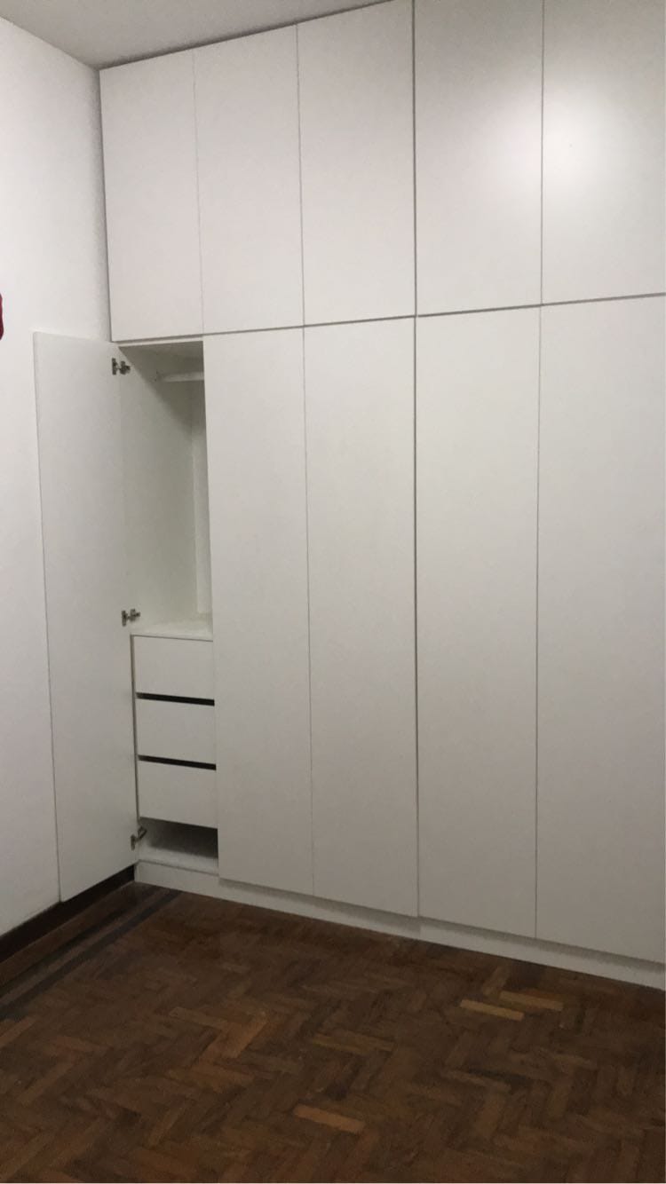 Roupeiro lacado branco