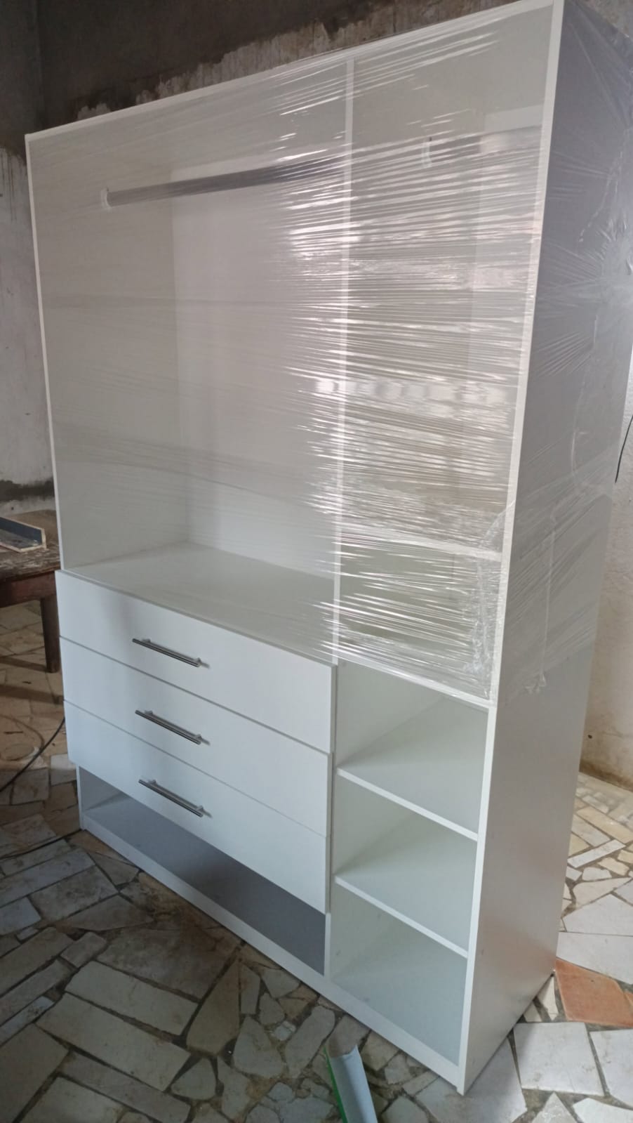Roupeiro embalado, pronto para entrega e instalação